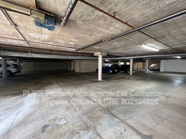 Building Photo - 512 Esplanade