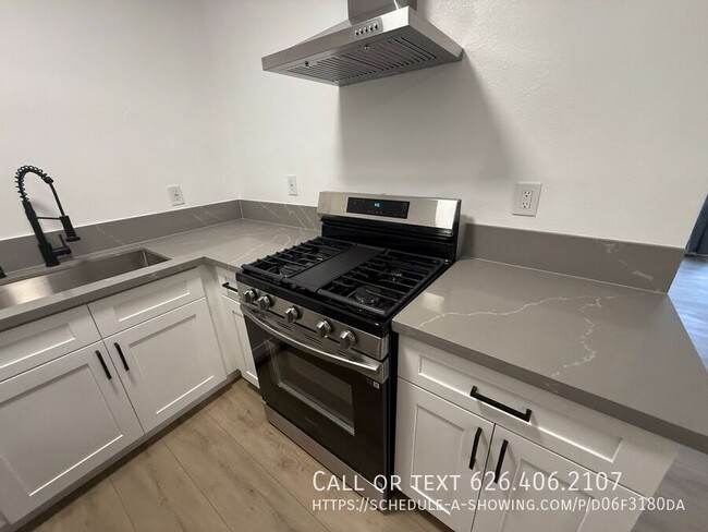 Building Photo - RENOVATED 1BED/1BATH-1 MONTH FREE