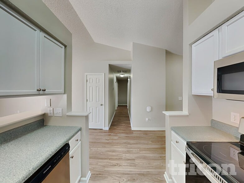 Building Photo - 721 Elderberry Ln