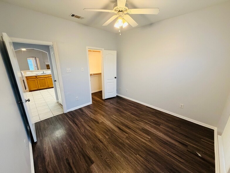 Building Photo - 5832 Swords Dr