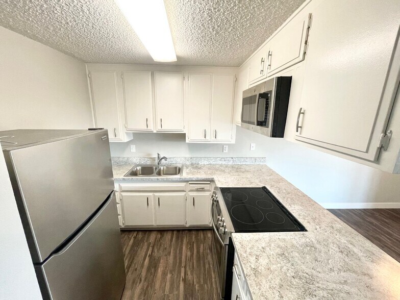 Building Photo - Village Terrace