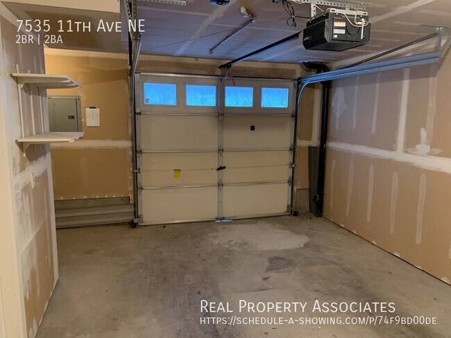 Building Photo - Maple Leaf Townhouse Available