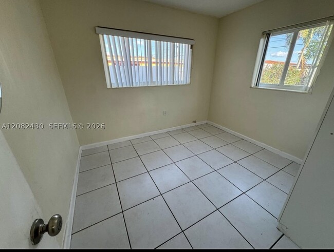 Building Photo - 510 W 36th Pl