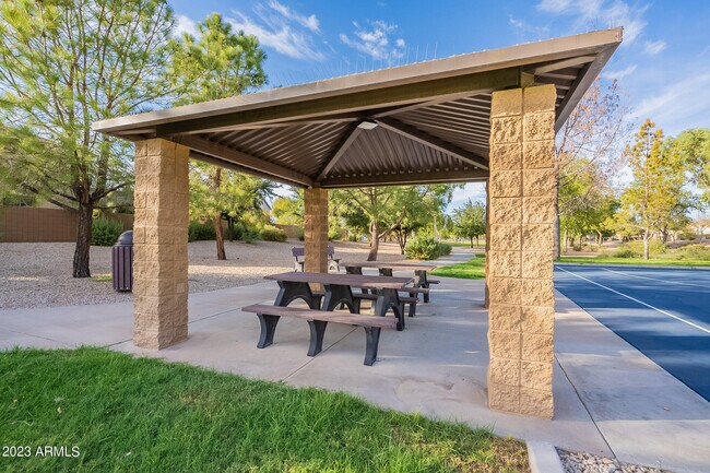 Building Photo - 4244 E Gleneagle Dr