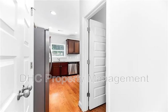 Building Photo - 1765 Stoney Creek Dr SE
