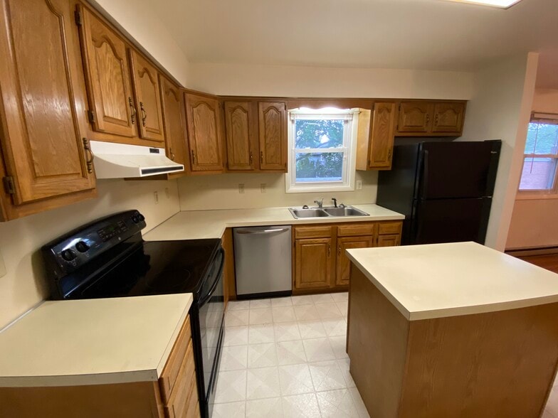 The kitchen view 2 - 923 St Clair St