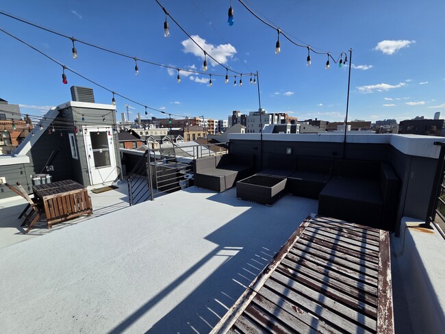 Building Photo - 1227 N Leithgow St