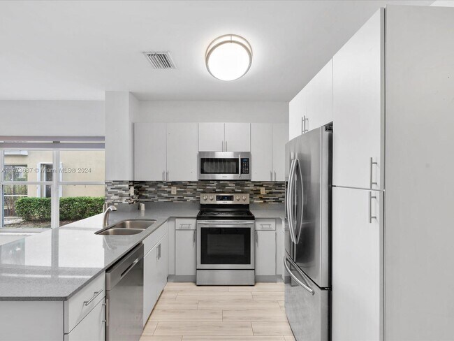 Building Photo - 12170 SW 5th Ct