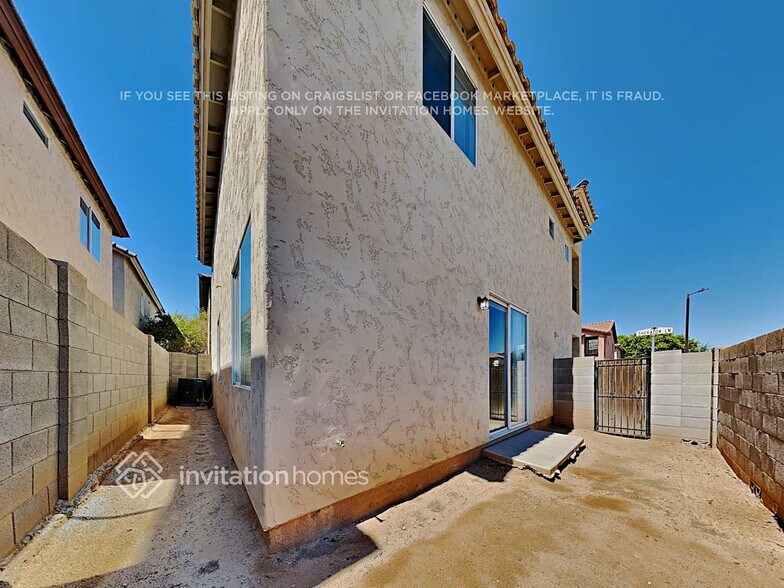 Building Photo - 1515 E Sheraton Ln
