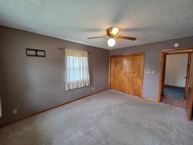 Building Photo - Well-Maintained 3BR Home – Garage + Washer/Dryer, dishwasher Included