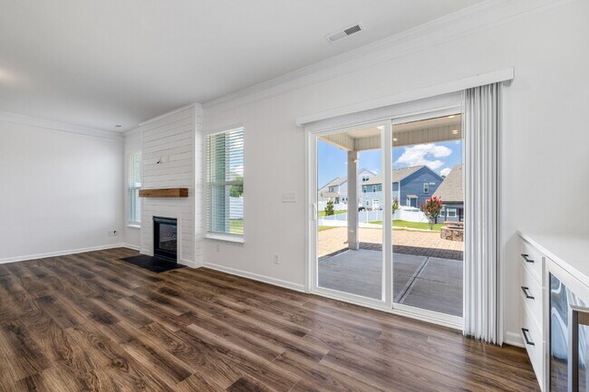 Building Photo - Spacious 5 Bedroom 3 Bath Home in highly sought after Walnut Creek!