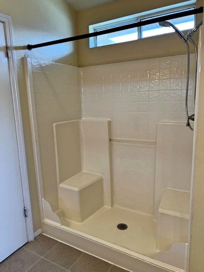 Building Photo - Modern 4 Bedroom 3 Bath Close to Marina Suisun City *Star Rentals