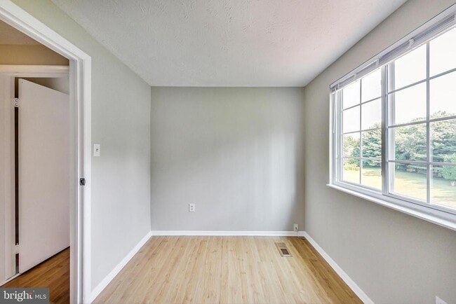 Building Photo - 11141 Captain's Walk Ct