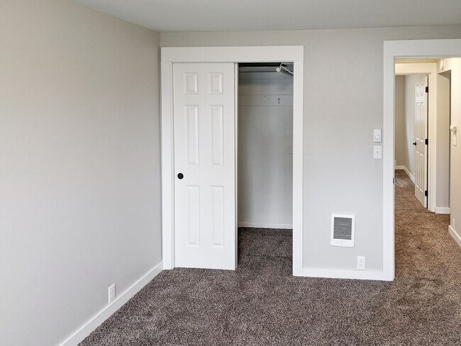 Building Photo - 145-195 Churchdale Ave N