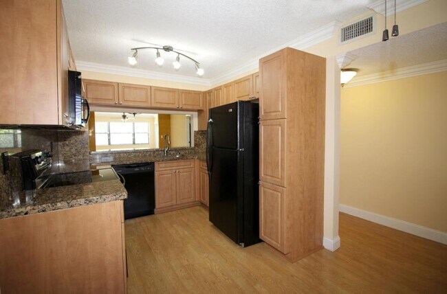 Building Photo - 4706 Lucerne Lakes Blvd