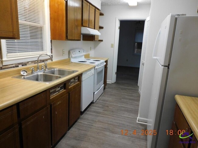 Building Photo - 1003 Greenwood Dr