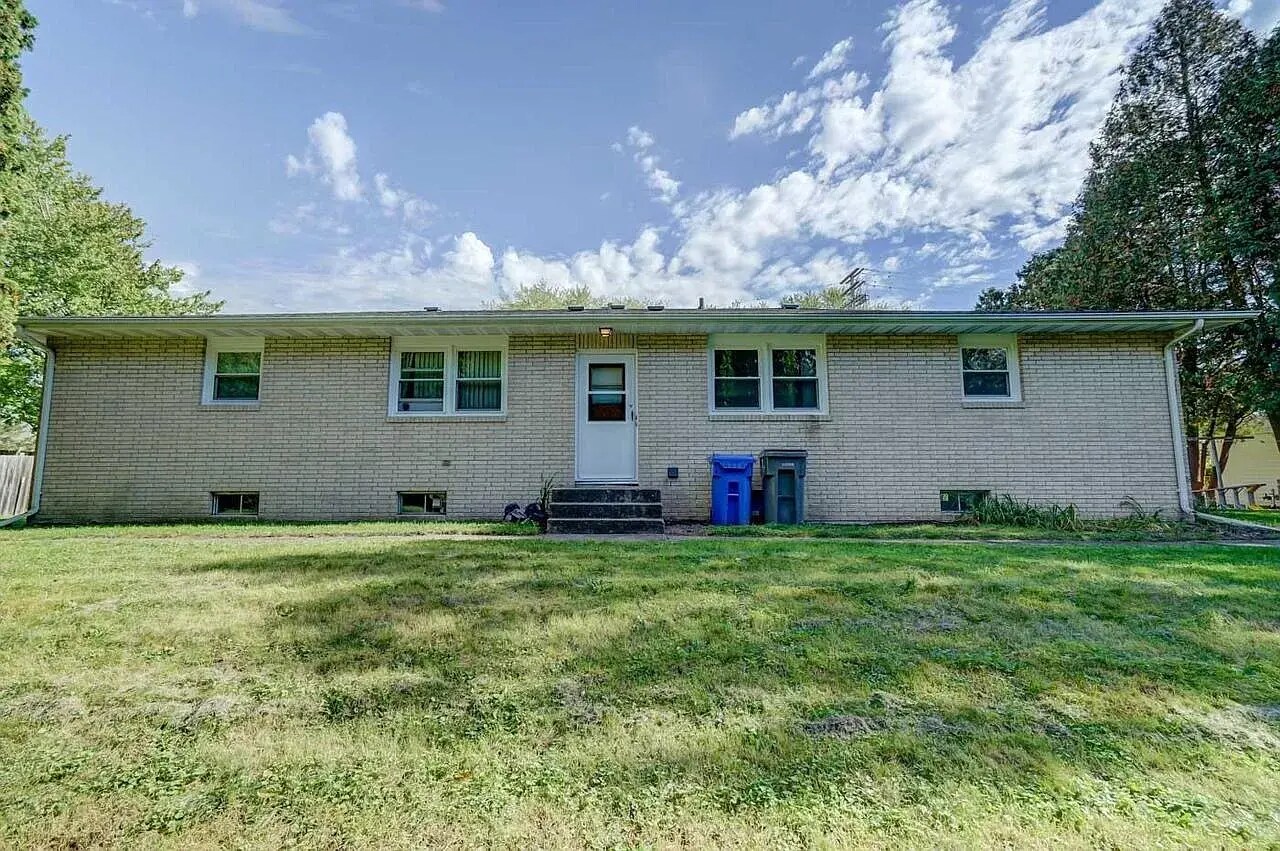 Building Photo - 5215 Wallace Ave