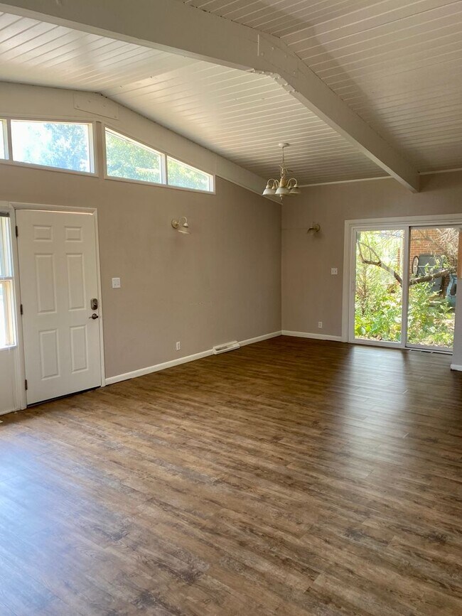 Building Photo - Available for 2025-2026 Fall Pre-Leasing: ...