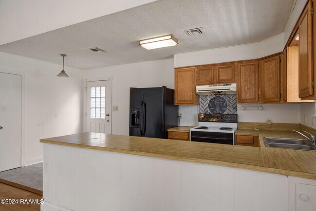 Building Photo - 102 Rue Calliope