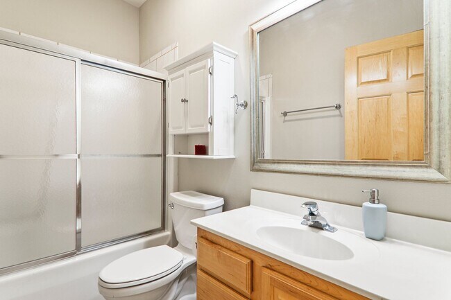 Building Photo - 9621 Shadow Wood Dr