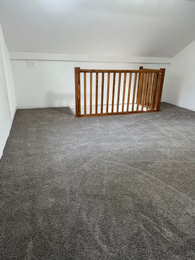 Building Photo - 157 S Laurel St