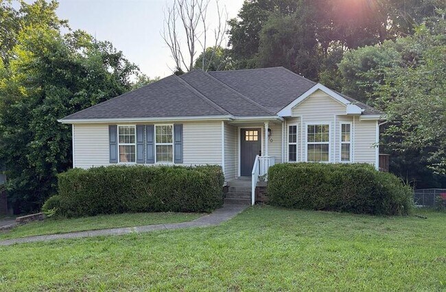 Building Photo - 570 Somerset Ln