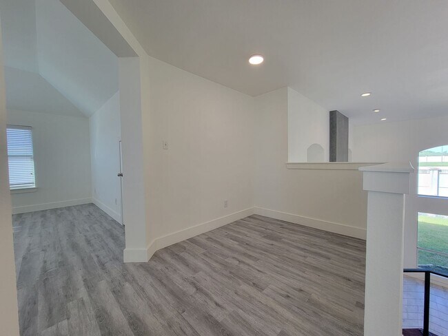 Building Photo - 405 Darkwoods Dr