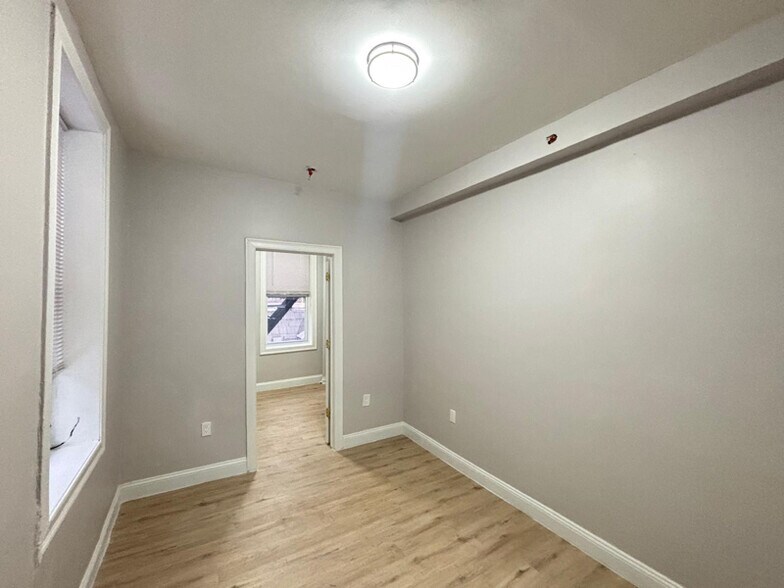 Building Photo - 235 56th St