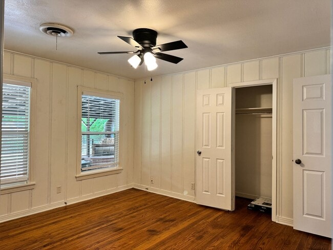 Building Photo - 1206 S Fleishel Ave
