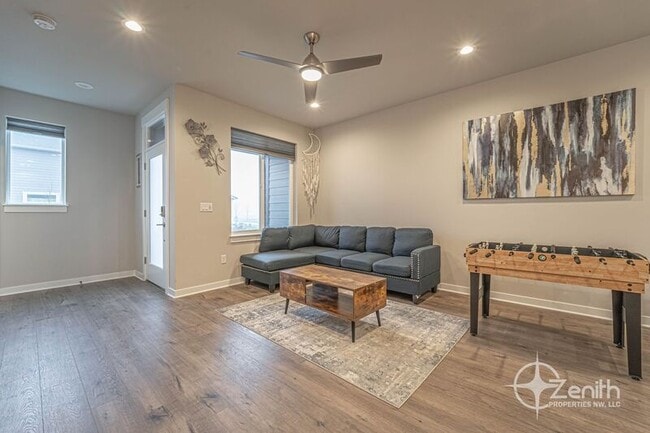 Building Photo - 10004 NE 134th Ave