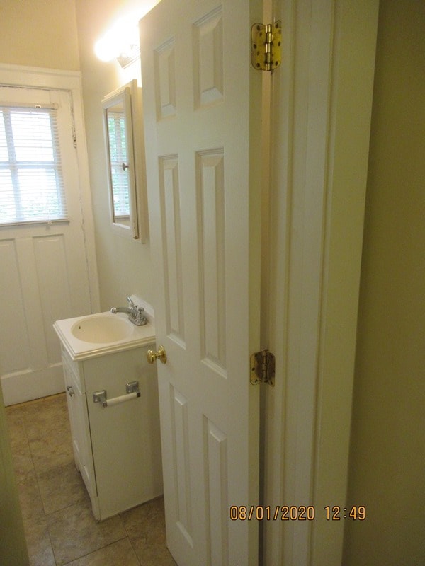 Building Photo - 719 E 7th St