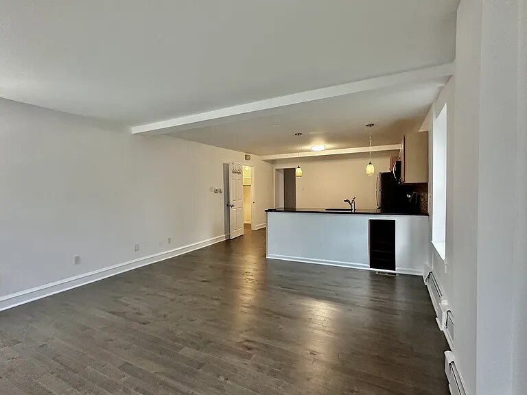 Building Photo - 420 W Chestnut St