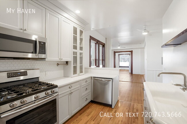 Building Photo - Large Renovated Historic Apartment in Five...