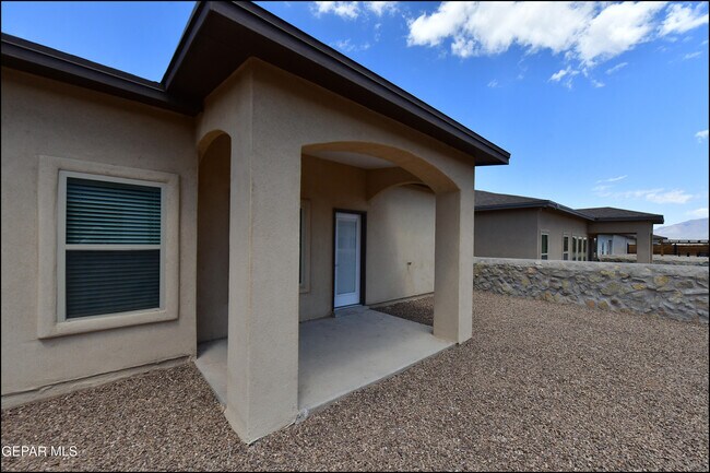 Building Photo - 142 Ruth Trl