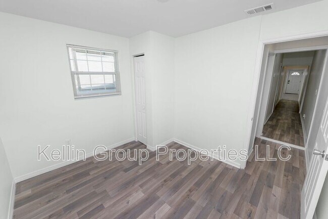 Building Photo - 2524 W Cherry St
