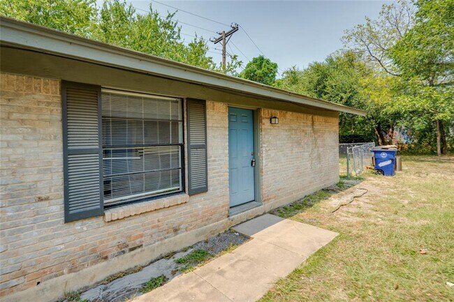 Building Photo - 838 N Meadows Dr
