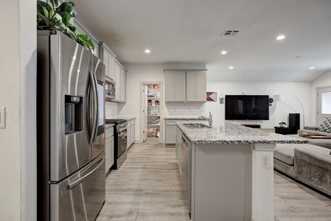 Building Photo - 14701 Travertine Fls Ln