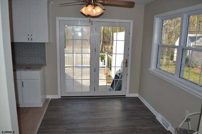 Building Photo - 321 Dogwood Ave