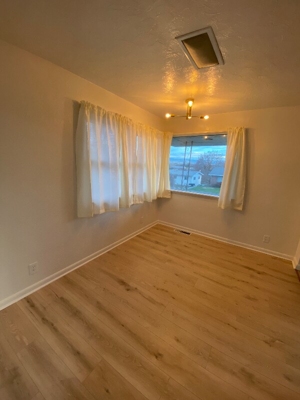 Building Photo - 535 SE Scenic View Dr