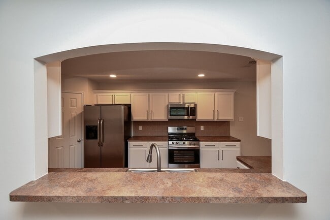 Building Photo - 1115 Eden Park Ln
