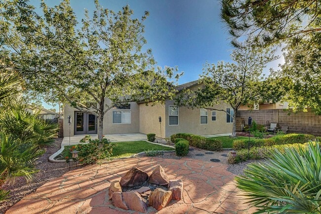 Building Photo - Gorgeous NW Single Story! 3 Car Garage! Serene Backyard.