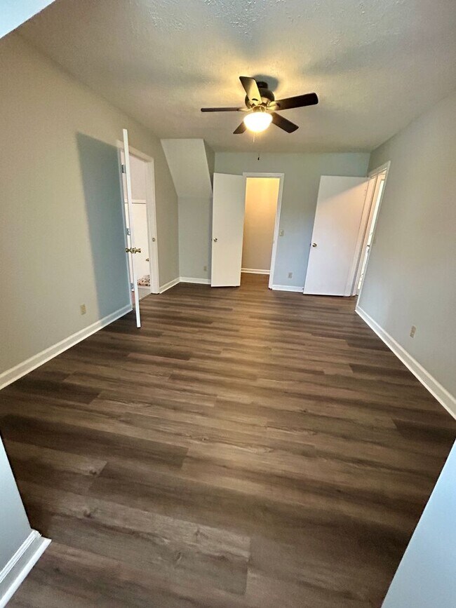Building Photo - 166 Bordeaux Ln