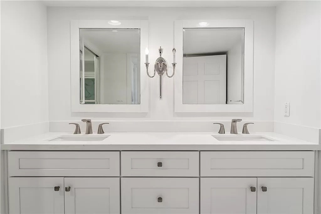 Building Photo - 2019 Sunset Plaza Dr