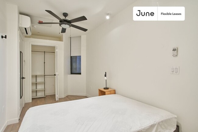 Building Photo - 424 W 47th St