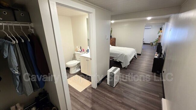 Building Photo - 3947 E Calvary Rd