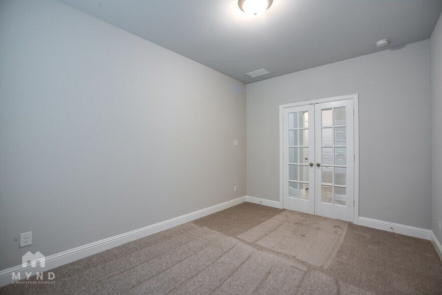 Building Photo - 120 Knight of Realm Blvd