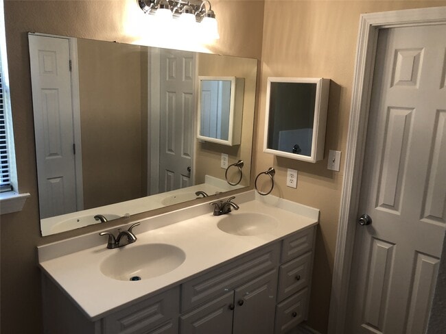 Building Photo - 16115 Speyburn Ct