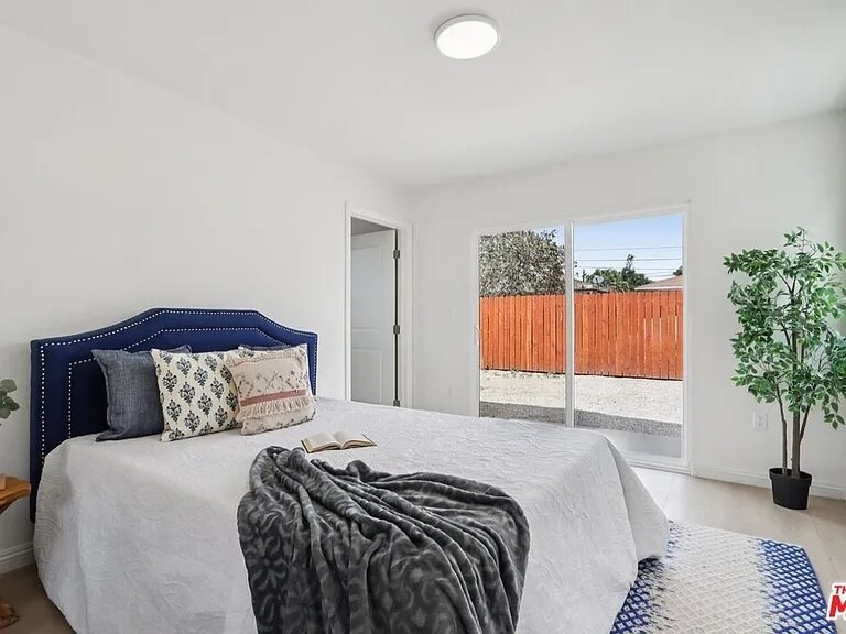 Building Photo - 1673 E 111th St