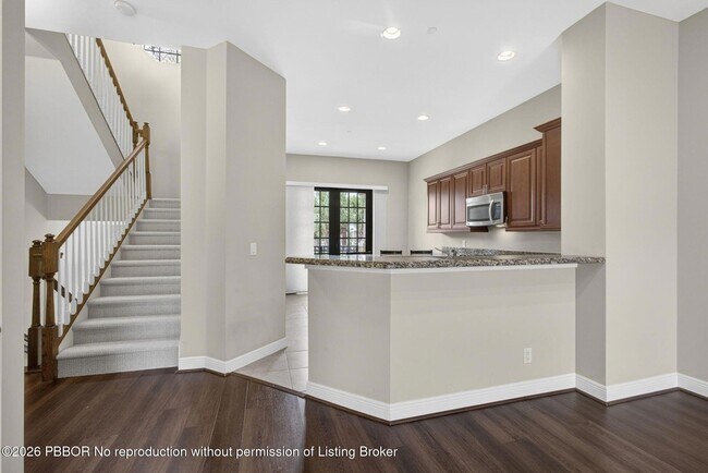 Building Photo - 803 del Sol Cir