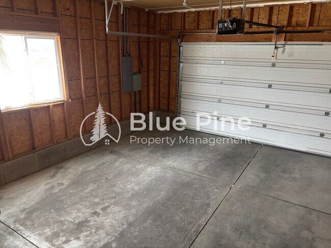 Building Photo - 3863 Ridgeview Cir